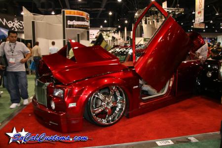 VOITURE  ROUGE 